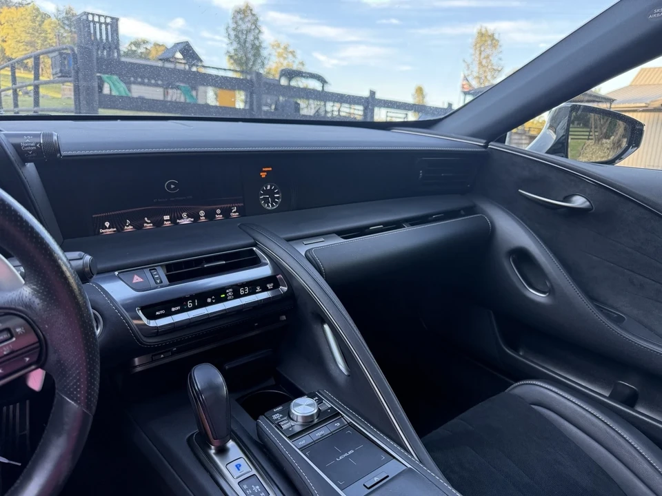 2022 Lexus LC - Image 19 of 21