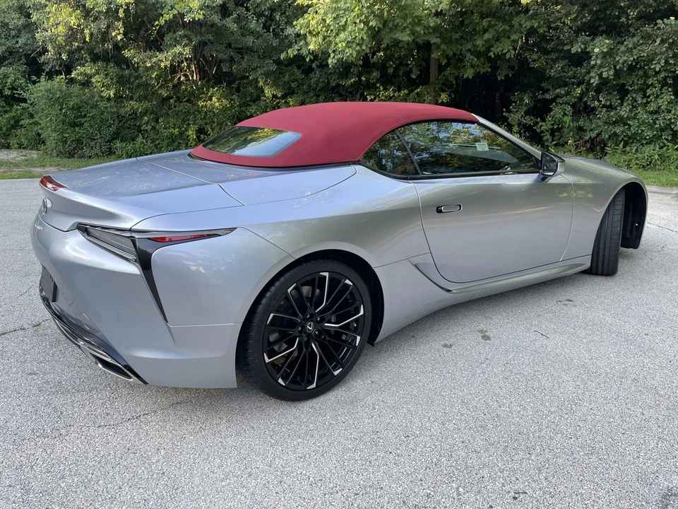 2022 Lexus LC - Image 20 of 31