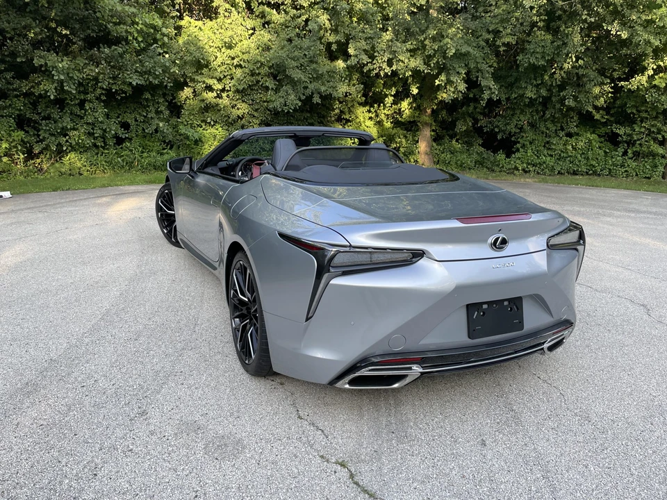 2022 Lexus LC - Image 7 of 31