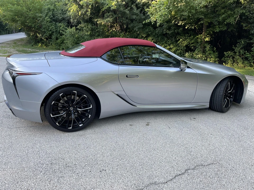 2022 Lexus LC - Image 21 of 31