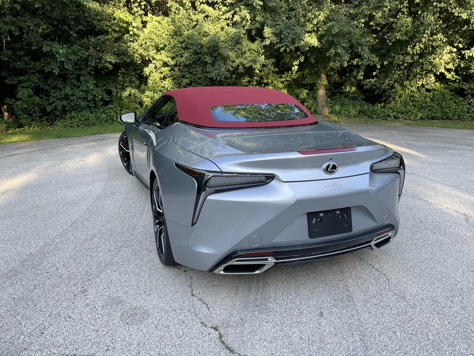 2022 Lexus LC - Image 17 of 31