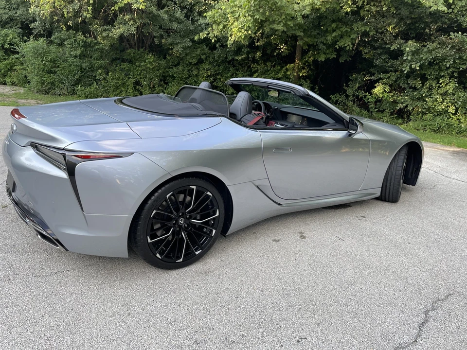 2022 Lexus LC - Image 9 of 31