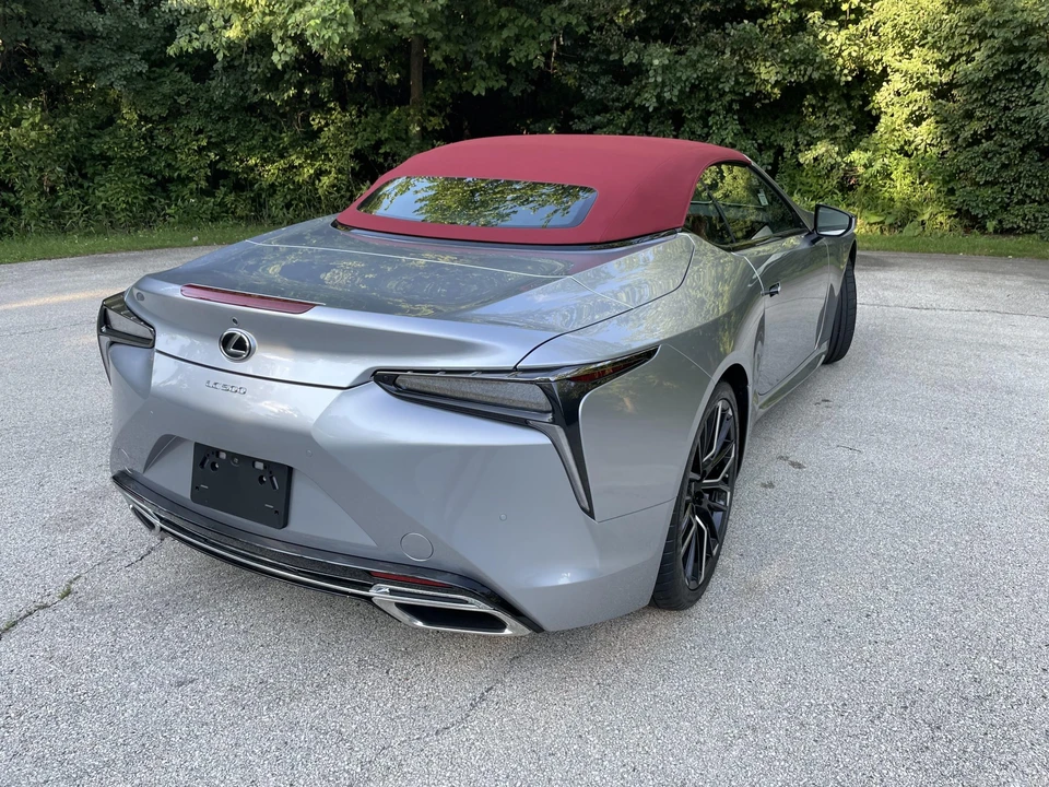 2022 Lexus LC - Image 19 of 31