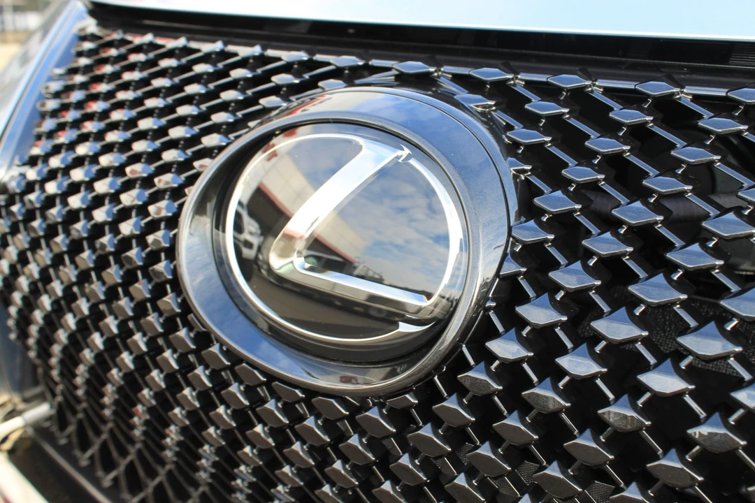 2022 Lexus LC - Image 23 of 31