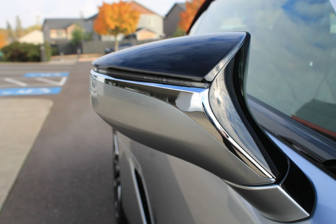 2022 Lexus LC - Image 25 of 31