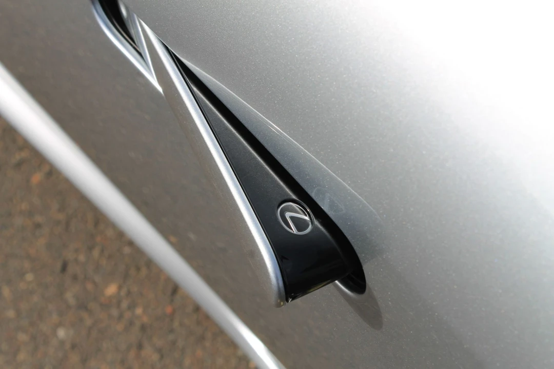 2022 Lexus LC - Image 26 of 31