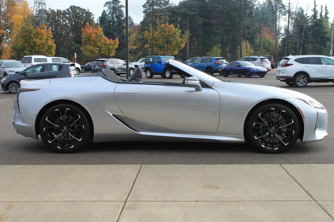 2022 Lexus LC - Image 14 of 31