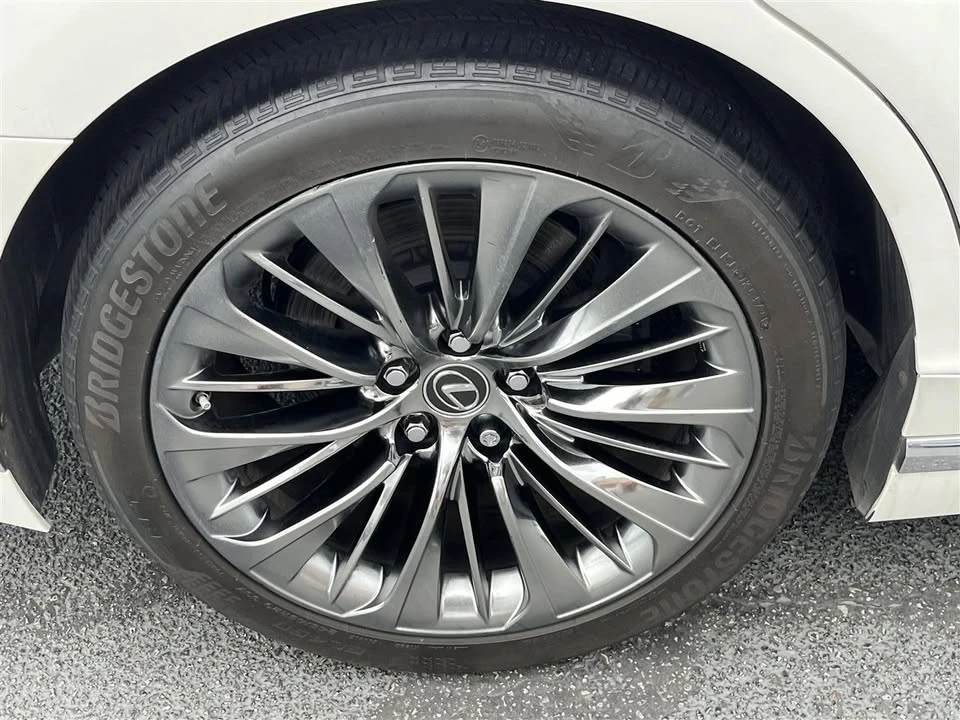 2022 Lexus LS 5th Gen - Image 10 of 20