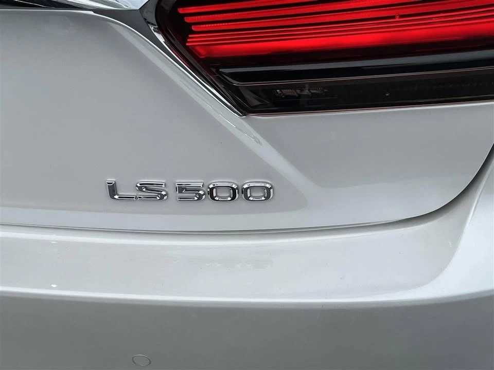 2022 Lexus LS 5th Gen - Image 11 of 20