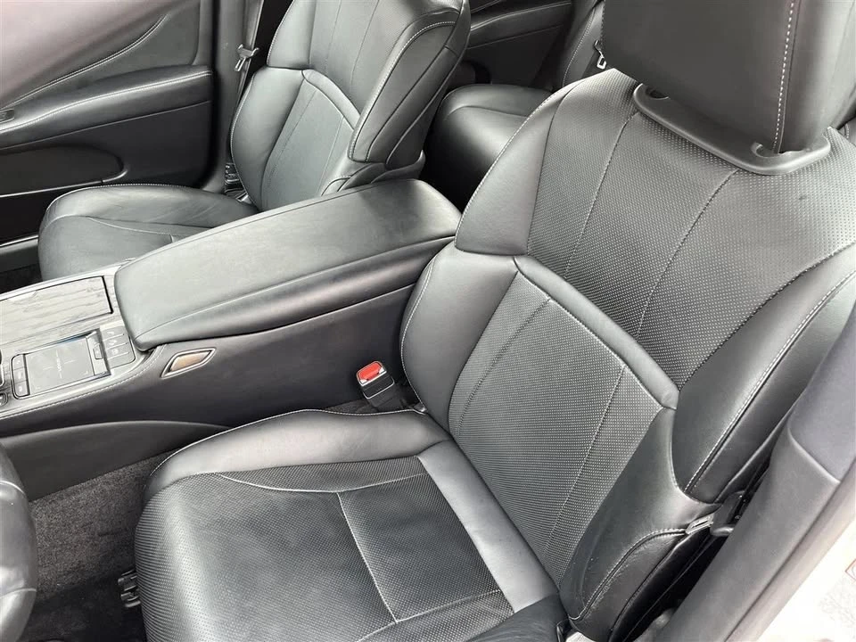 2022 Lexus LS 5th Gen - Image 16 of 20