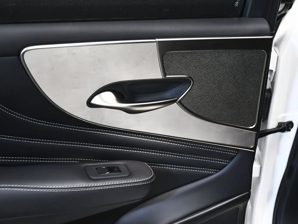 2022 Lexus LS 5th Gen - Image 10 of 17
