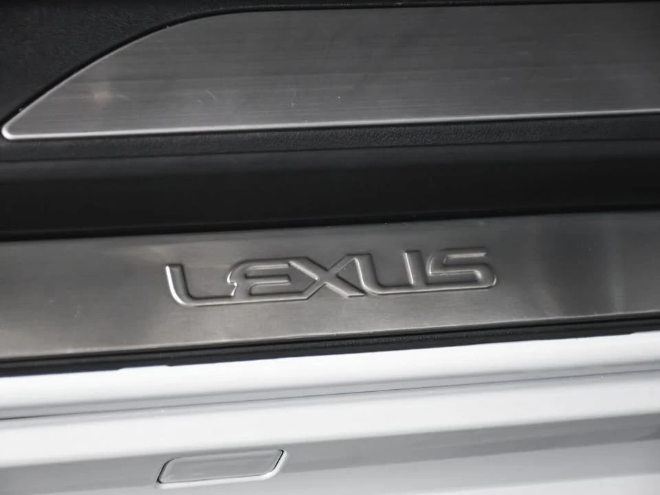 2022 Lexus LS 5th Gen - Image 11 of 17