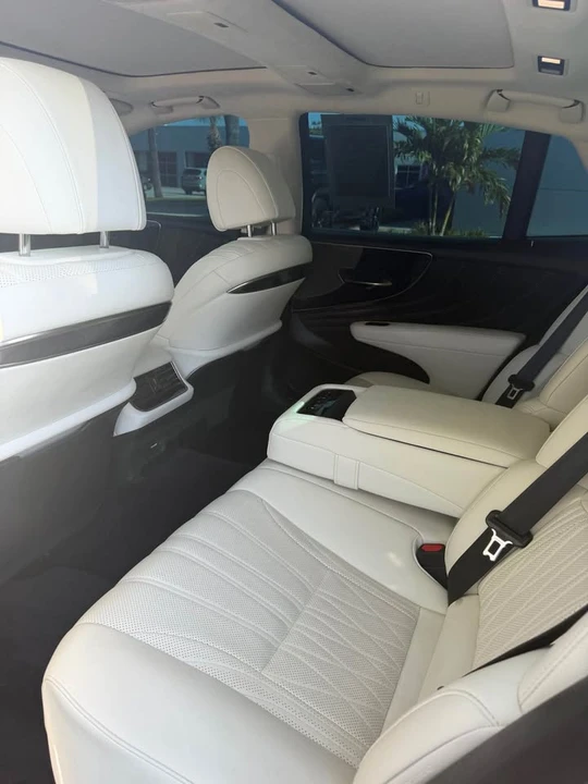 2022 Lexus LS 5th Gen - Image 12 of 14