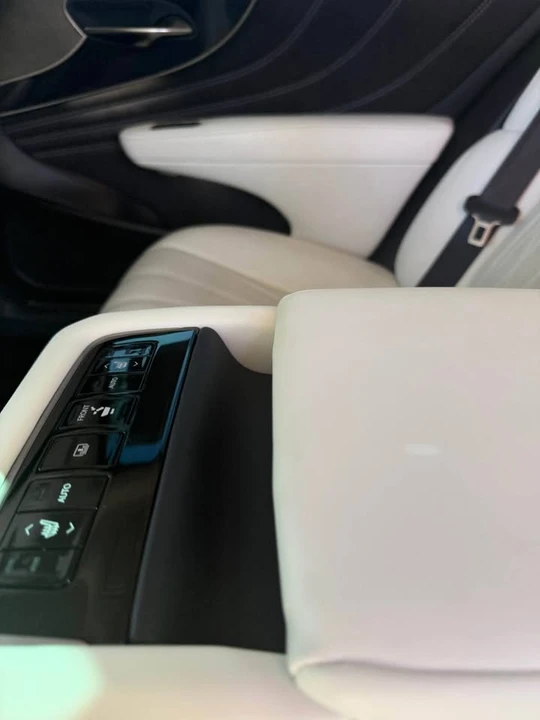 2022 Lexus LS 5th Gen - Image 13 of 14
