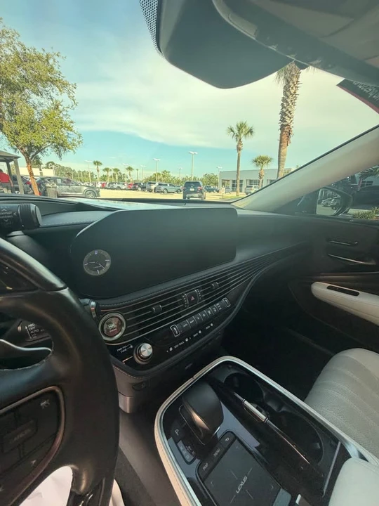 2022 Lexus LS 5th Gen - Image 8 of 14