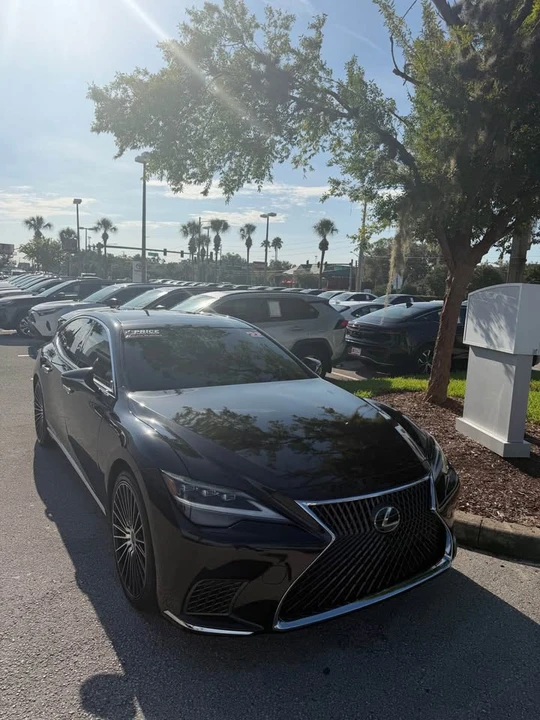2022 Lexus LS 5th Gen - Image 2 of 14