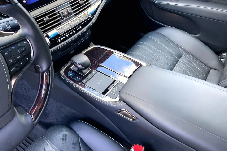 2022 Lexus LS 5th Gen - Image 16 of 20