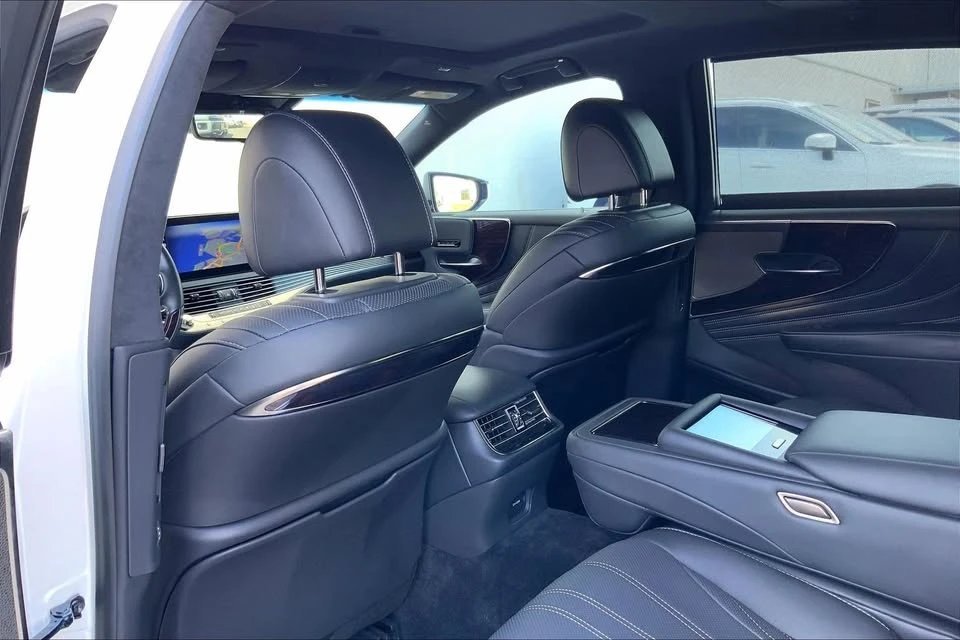 2022 Lexus LS 5th Gen - Image 12 of 20