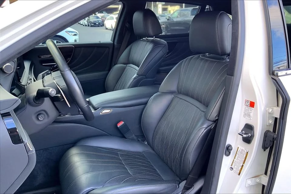 2022 Lexus LS 5th Gen - Image 11 of 20