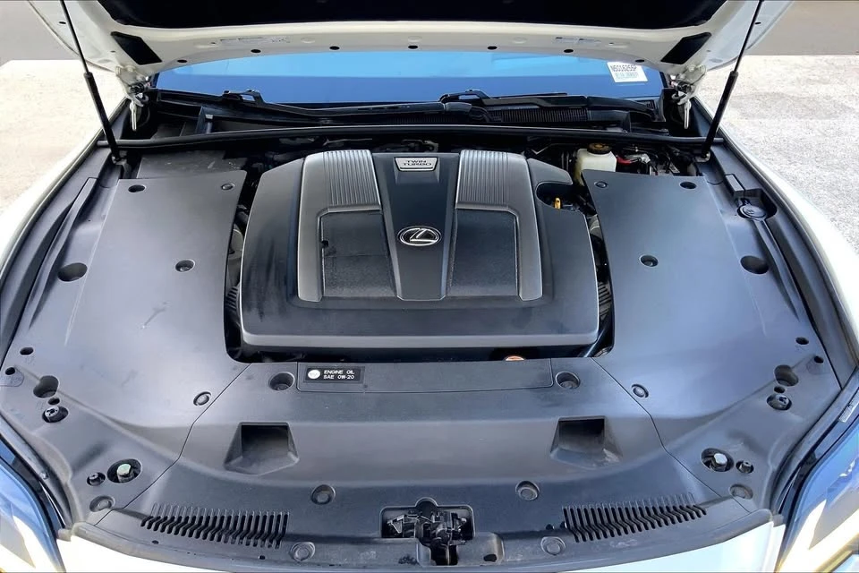 2022 Lexus LS 5th Gen - Image 9 of 20