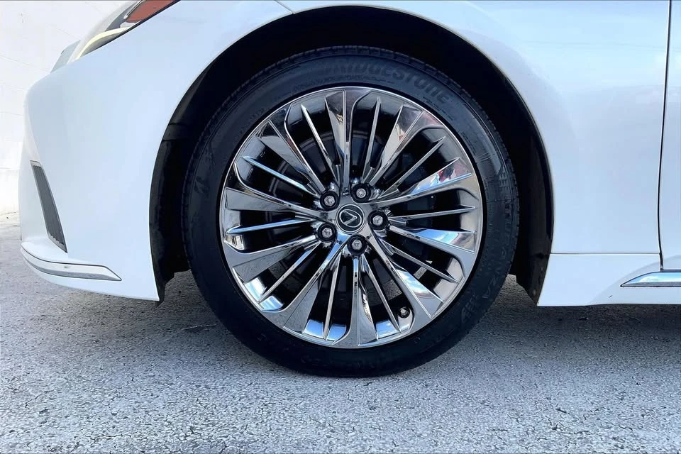 2022 Lexus LS 5th Gen - Image 8 of 20