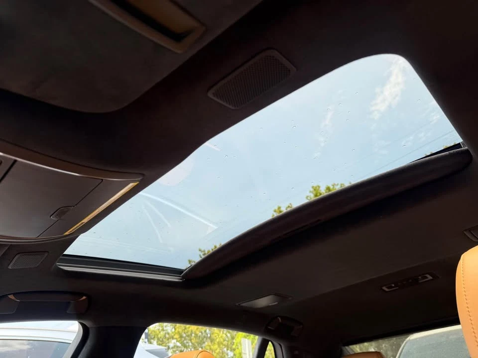 2022 Lexus LS 5th Gen - Image 10 of 11