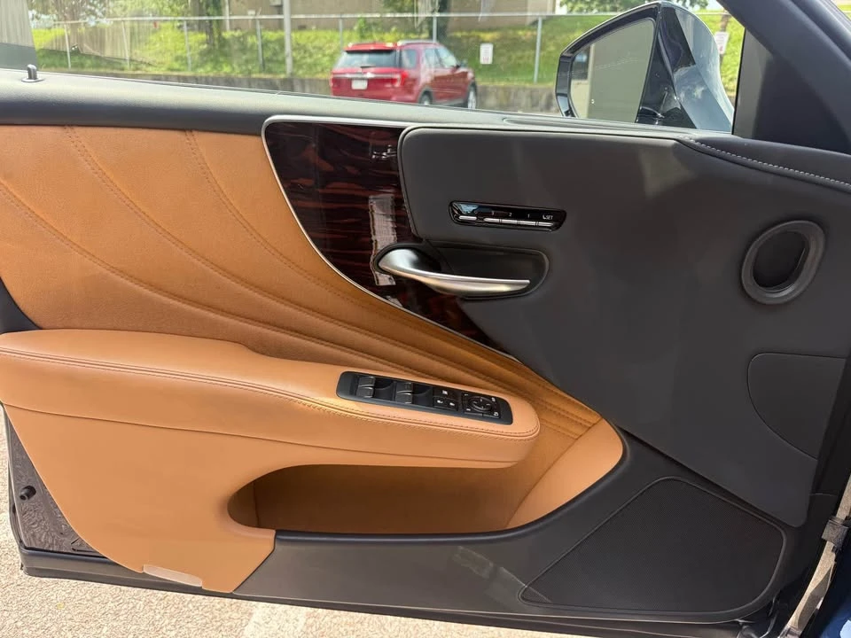 2022 Lexus LS 5th Gen - Image 5 of 11