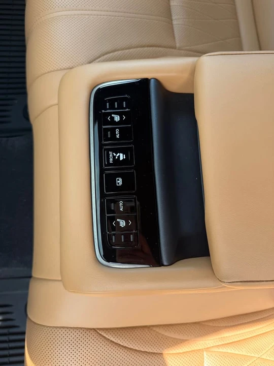 2022 Lexus LS 5th Gen - Image 9 of 11