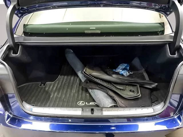 2022 Lexus LS 5th Gen - Image 16 of 17