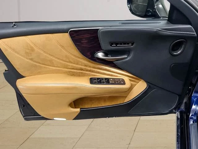 2022 Lexus LS 5th Gen - Image 15 of 17
