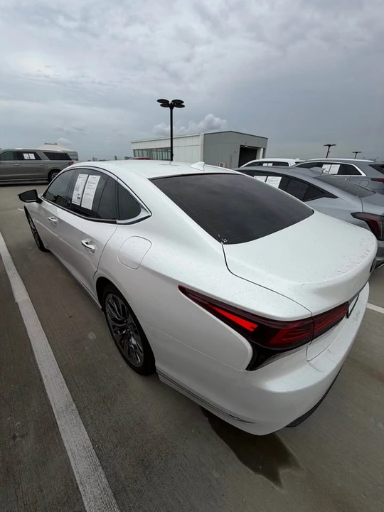 2022 Lexus LS 5th Gen - Image 5 of 7