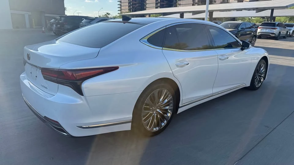 2022 Lexus LS 5th Gen - Image 6 of 15