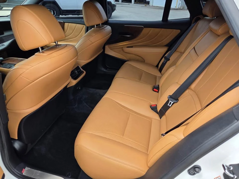 2022 Lexus LS 5th Gen - Image 7 of 10