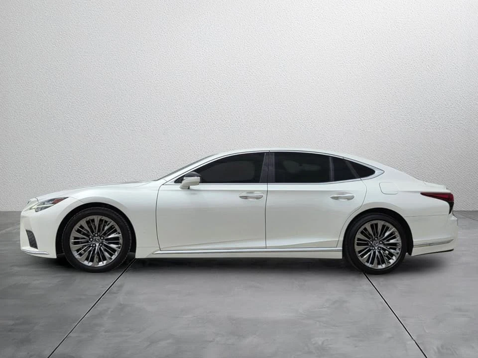 2022 Lexus LS 5th Gen - Image 5 of 10