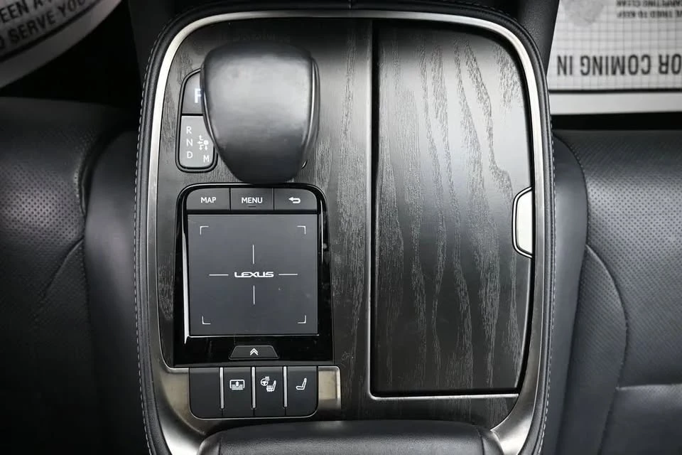 2022 Lexus LS 5th Gen - Image 17 of 20