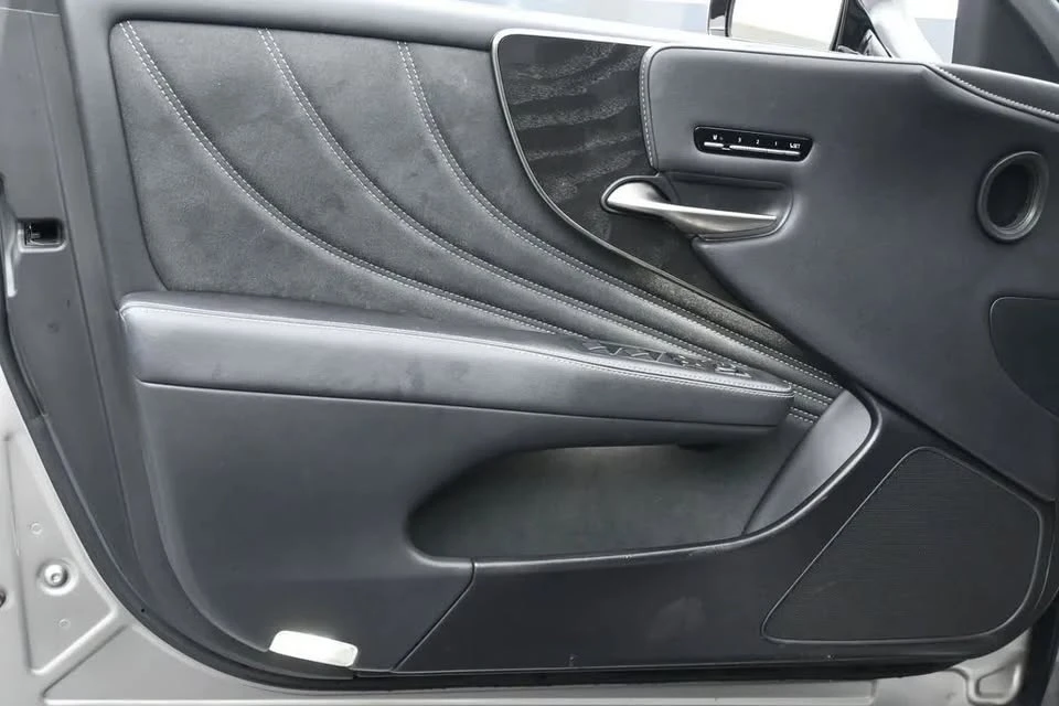2022 Lexus LS 5th Gen - Image 9 of 20
