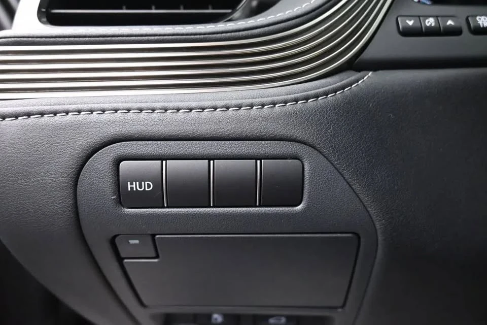2022 Lexus LS 5th Gen - Image 18 of 20