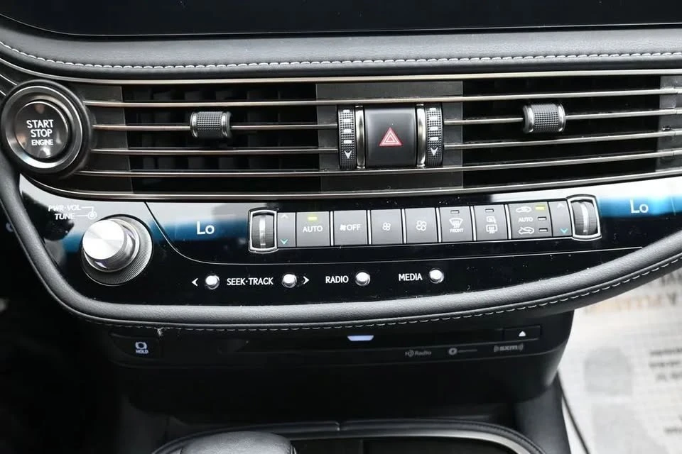 2022 Lexus LS 5th Gen - Image 16 of 20