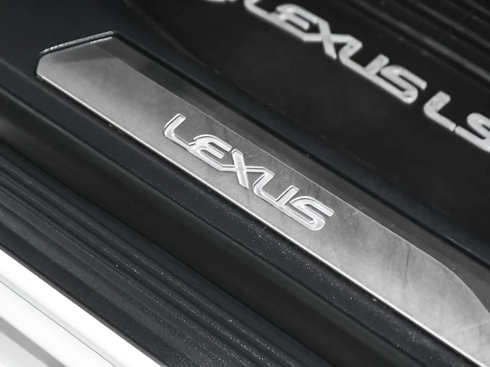 2022 Lexus LS 5th Gen - Image 11 of 20