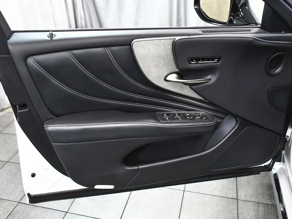 2022 Lexus LS 5th Gen - Image 9 of 20