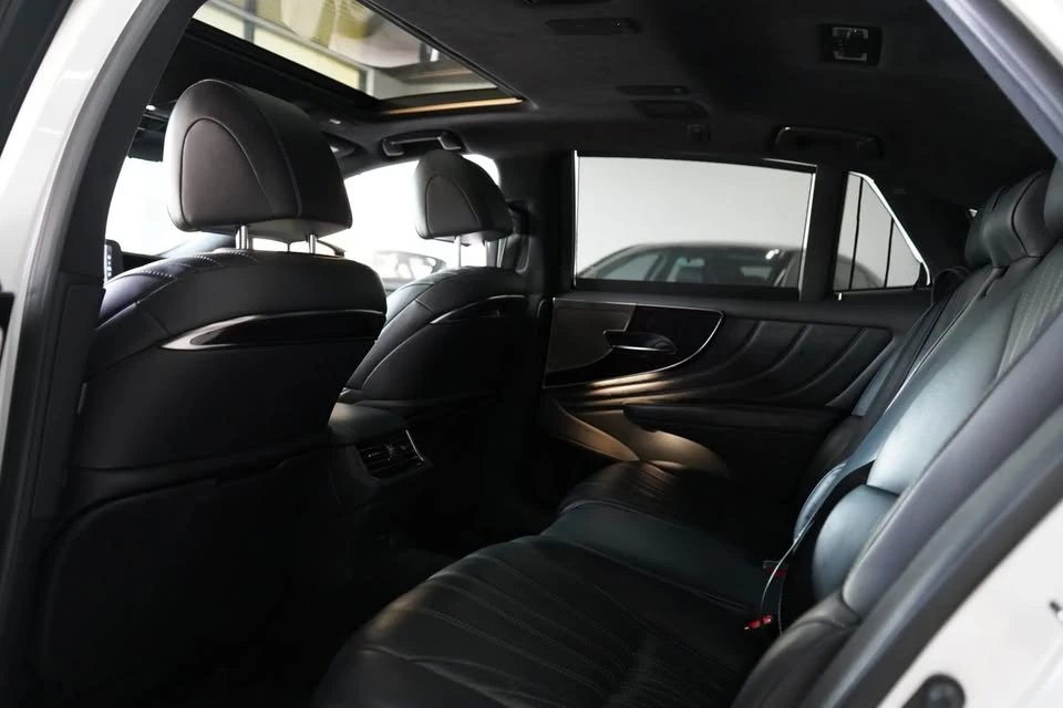 2022 Lexus LS 5th Gen - Image 9 of 20