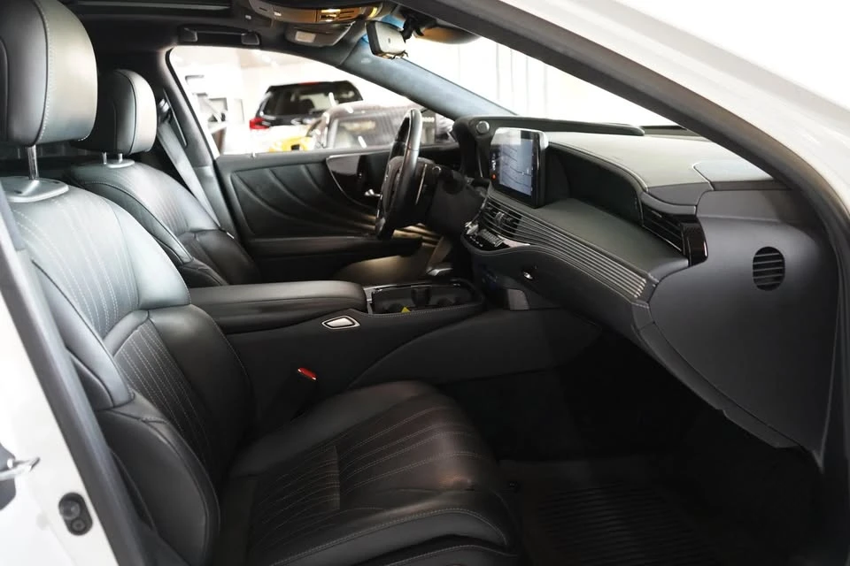2022 Lexus LS 5th Gen - Image 12 of 20