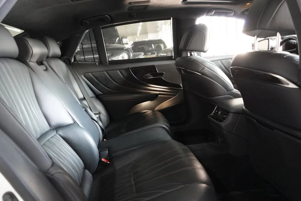 2022 Lexus LS 5th Gen - Image 13 of 20