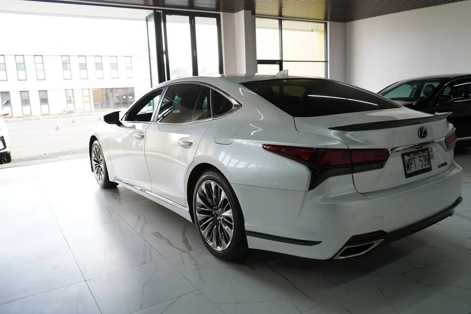 2022 Lexus LS 5th Gen - Image 16 of 20