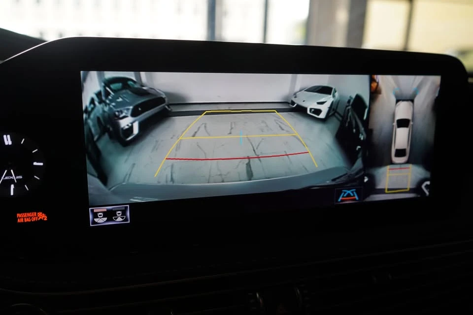 2022 Lexus LS 5th Gen - Image 18 of 20