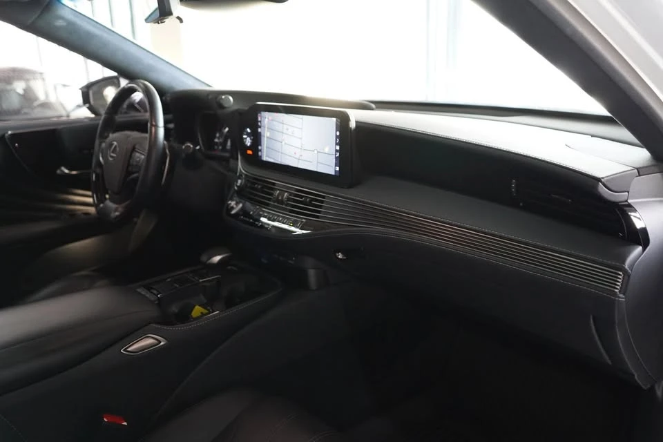 2022 Lexus LS 5th Gen - Image 11 of 20