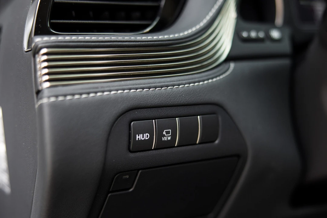 2022 Lexus LS 5th Gen - Image 18 of 31