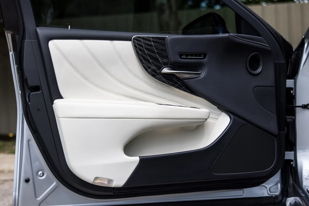2022 Lexus LS 5th Gen - Image 25 of 31