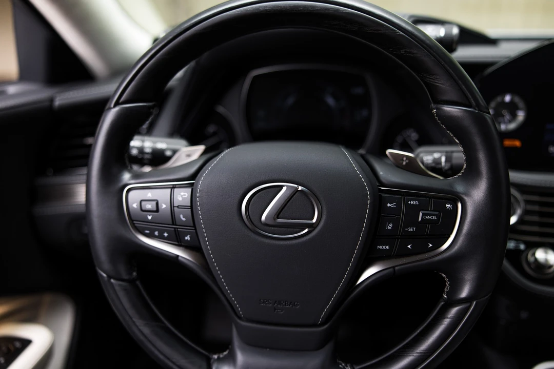 2022 Lexus LS 5th Gen - Image 14 of 31