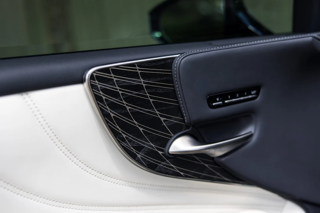 2022 Lexus LS 5th Gen - Image 24 of 31